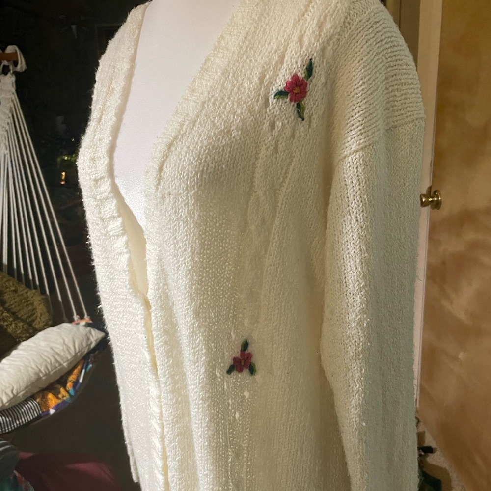 Vintage cardigan with flower detail
